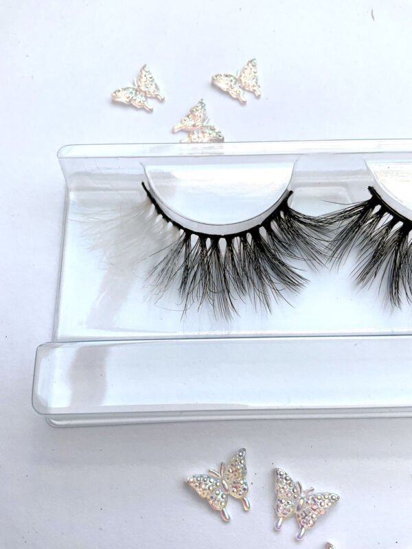 Crue  Black and White False Lashes - Image 4