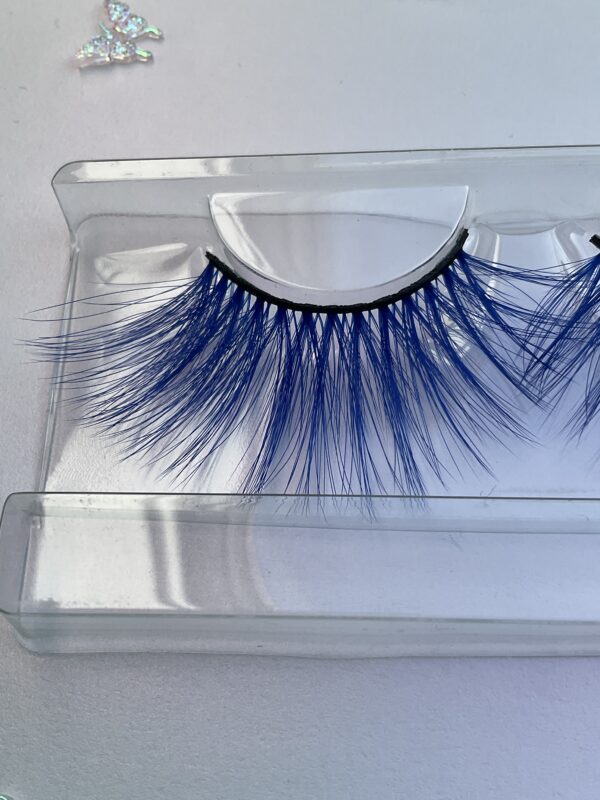 Elizabeth Royal Blue Jumbo False Lashes 25mm - Image 3