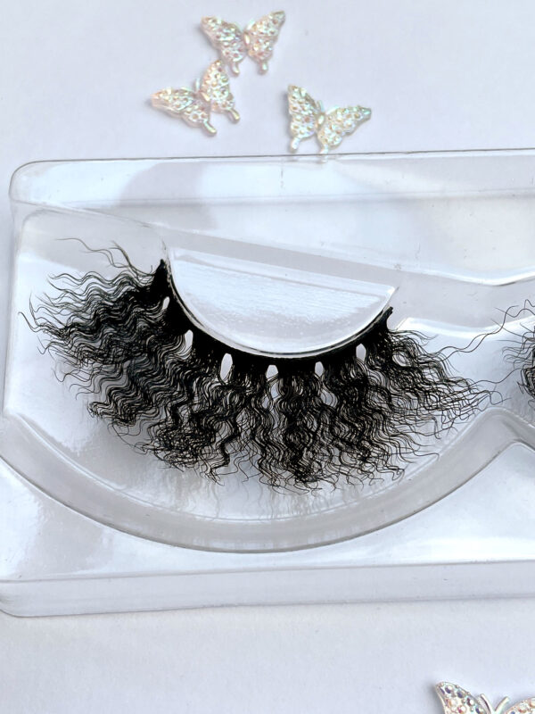 Millie Black Super Crimped False Lashes 15-20mm - Image 3