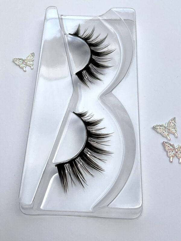 Willow Black False Lashes Eyelashes - Image 4