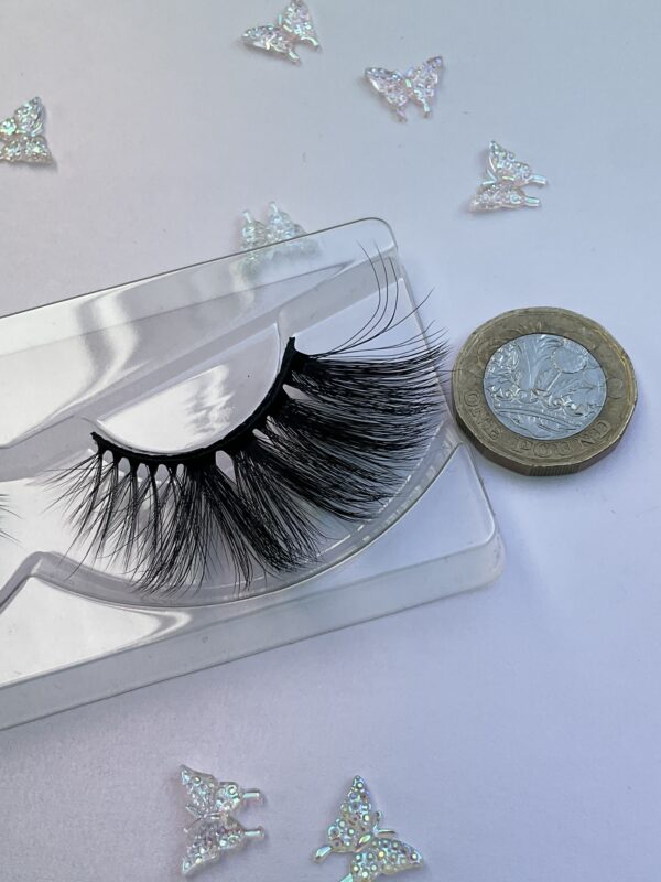 Dita Black Jumbo False Lashes 25mm - Image 3