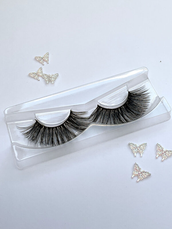 Lenia Black Medium 20mm False Lashes Eyelashes