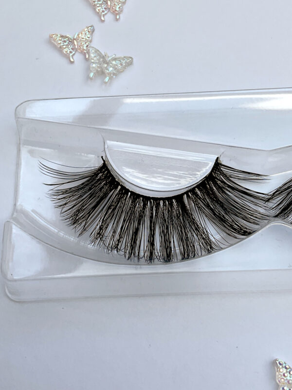 Lenia Black Medium 20mm False Lashes Eyelashes - Image 4