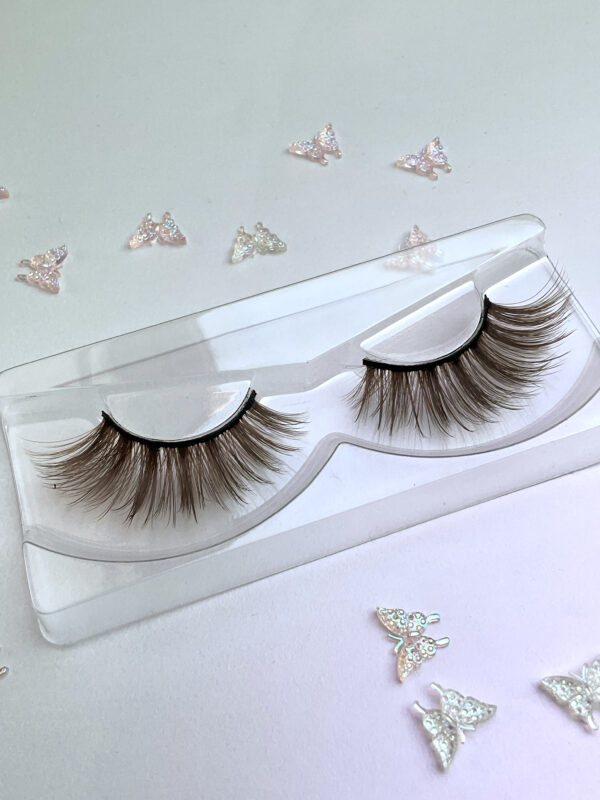 Wendy Brown Brown False Lashes