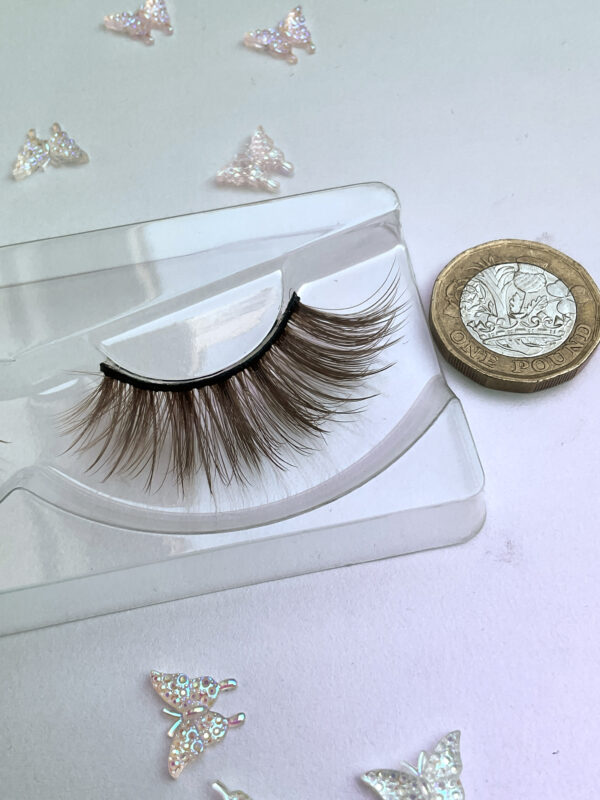 Wendy Brown Brown False Lashes - Image 2