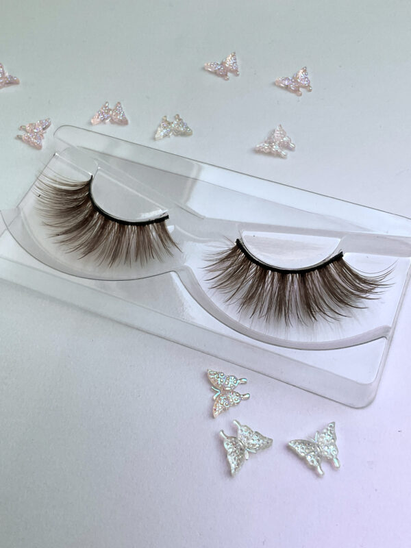 Wendy Brown Brown False Lashes - Image 3