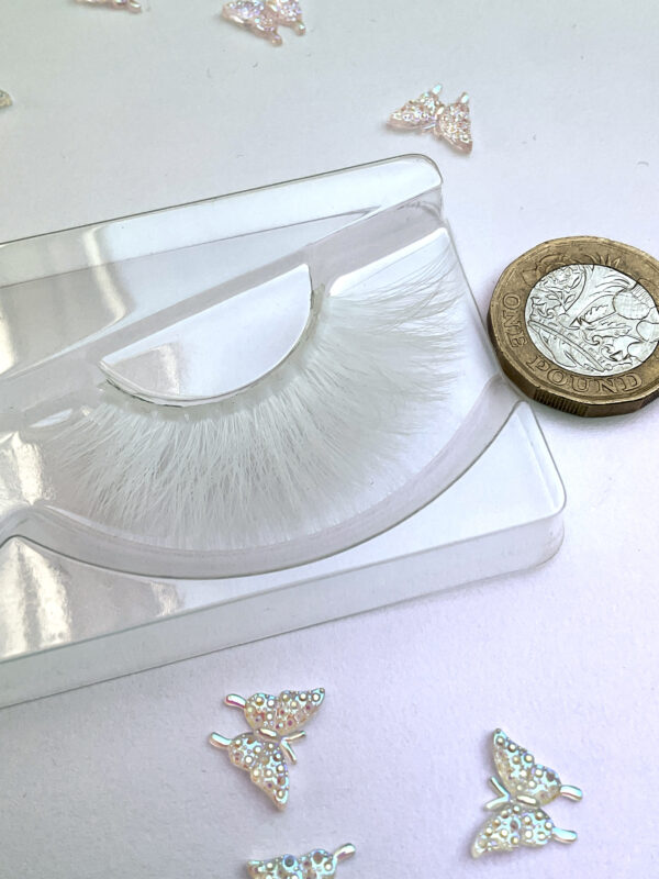 Wynter White False Lashes Eyelashes - Image 2