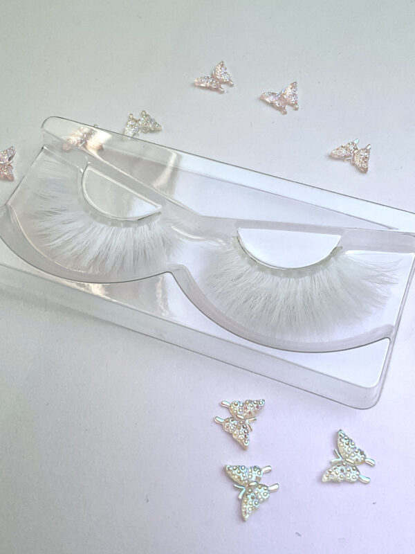 Wynter White False Lashes Eyelashes - Image 3