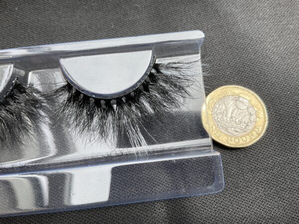 Uhura Black and White 20-25mm False Lashes - Image 6