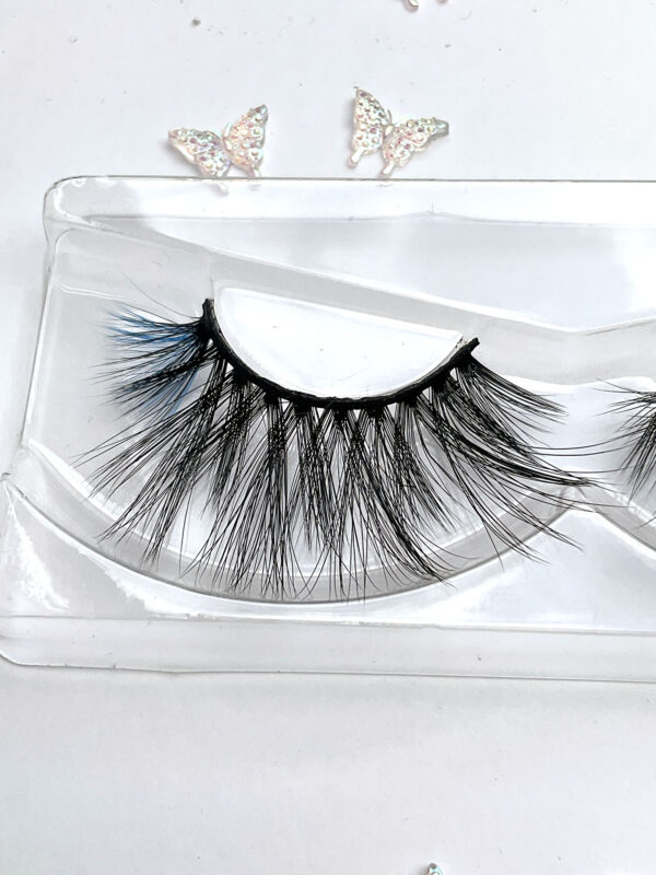 Kia Black and Light Blue False Lashes - Image 3