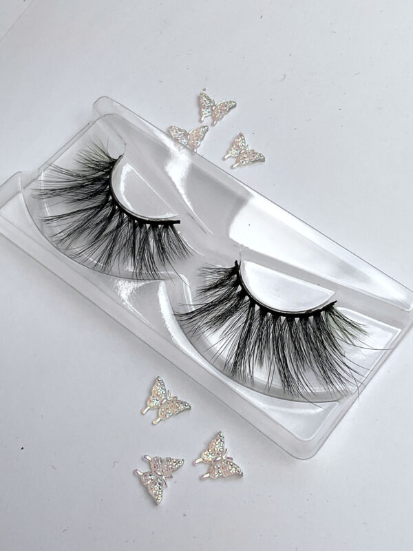 Mia Black and Pale Green False Lashes - Image 2