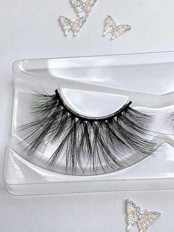 Mia Black and Pale Green False Lashes - Image 3