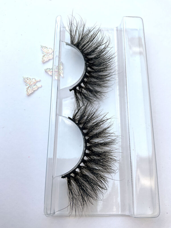 Uhura Black and White 20-25mm False Lashes - Image 5