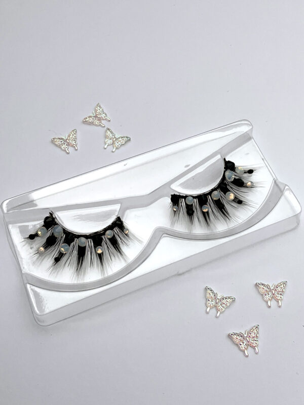 Wilma Bedazzled Black & White False Lashes