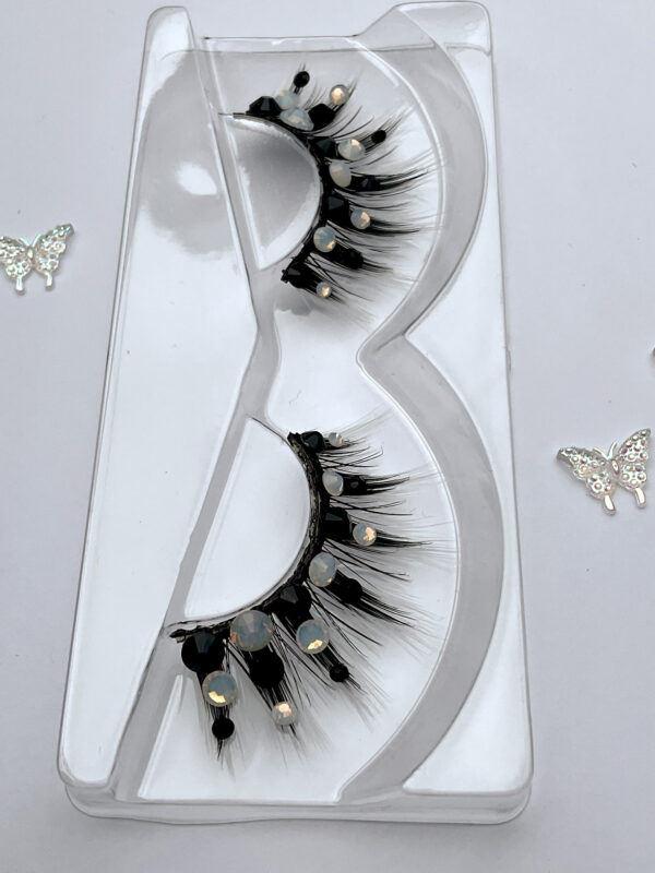 Wilma Bedazzled Black & White False Lashes - Image 3