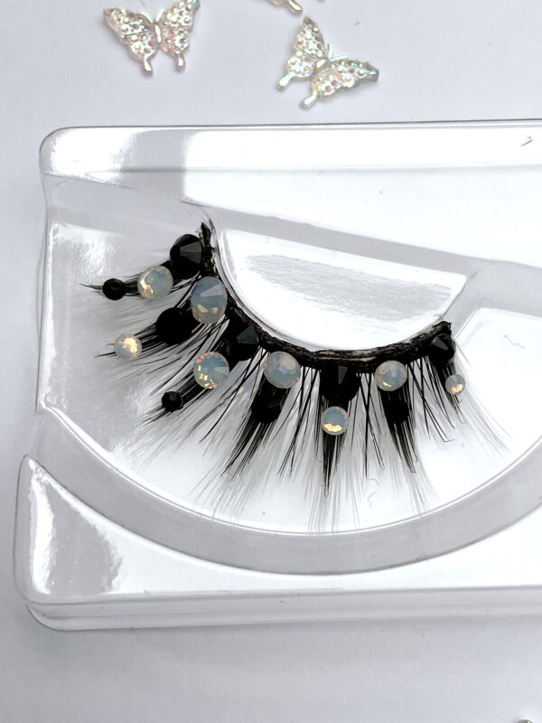 Wilma Bedazzled Black & White False Lashes - Image 4