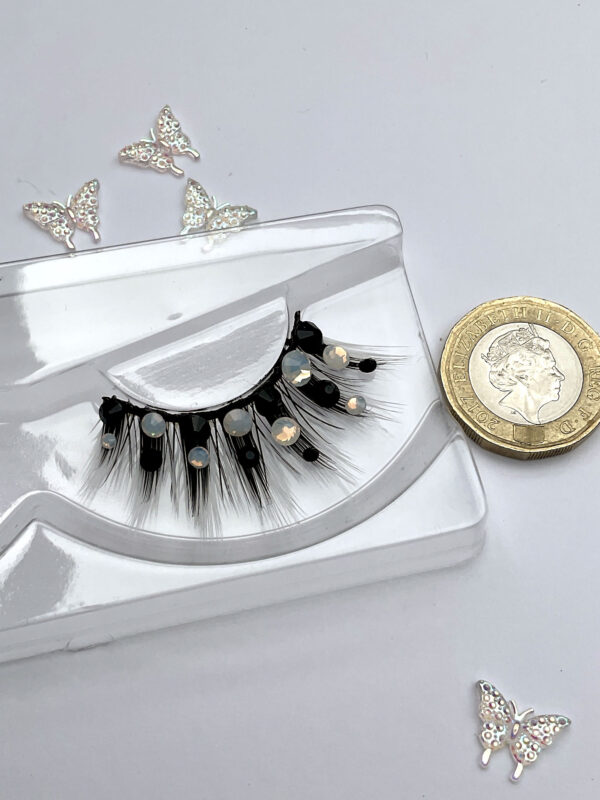 Wilma Bedazzled Black & White False Lashes - Image 6