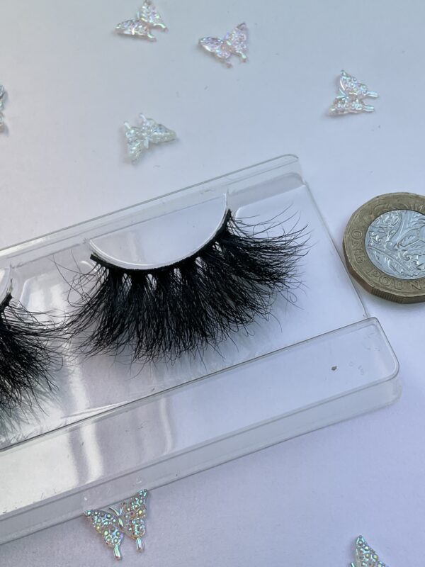 Oletha 25-30mm Black False Lashes - Image 2