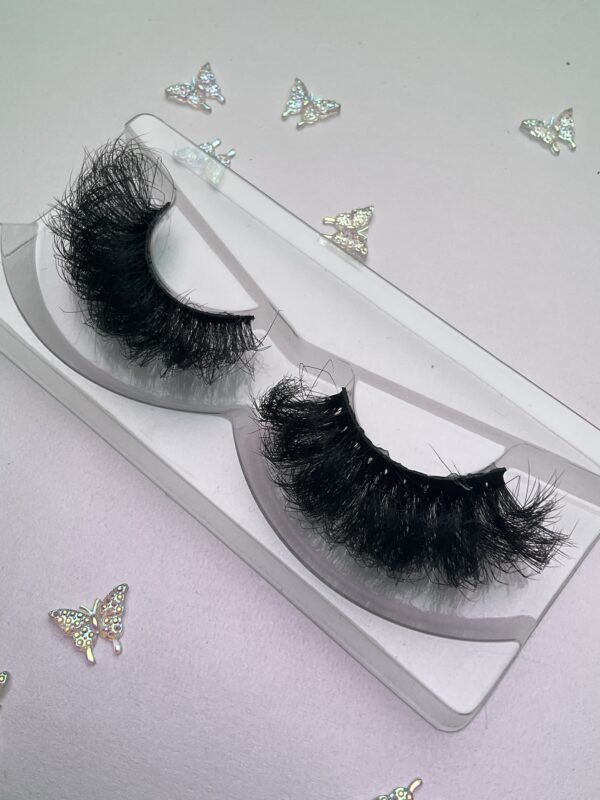 Pepper Black Curly Bushy False Lashes 20mm - Image 2