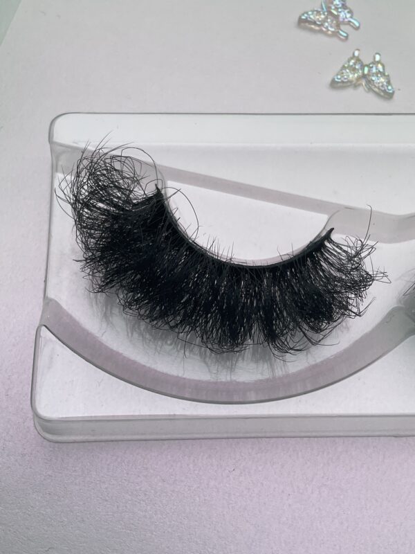 Pepper Black Curly Bushy False Lashes 20mm - Image 4