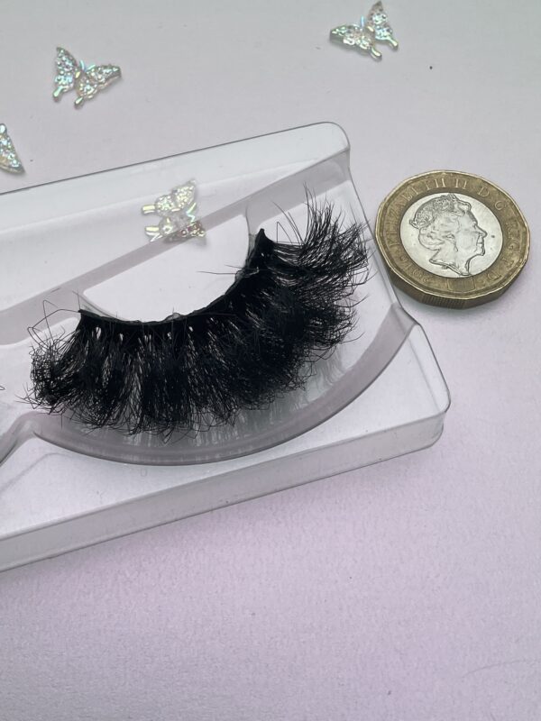 Pepper Black Curly Bushy False Lashes 20mm - Image 6