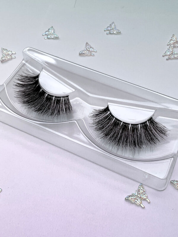 Femme Vegan False Lashes - Image 2