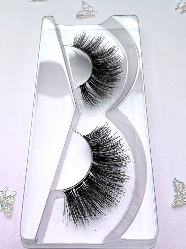 Femme Vegan False Lashes - Image 4