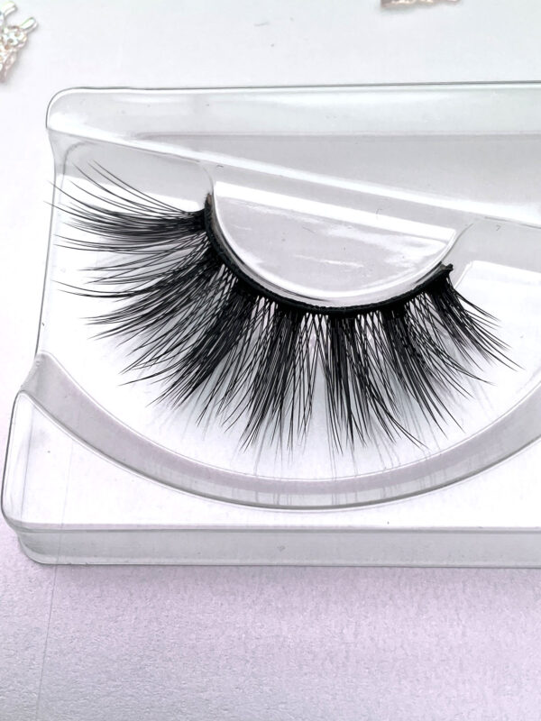 Fille Vegan False Lashes - Image 3