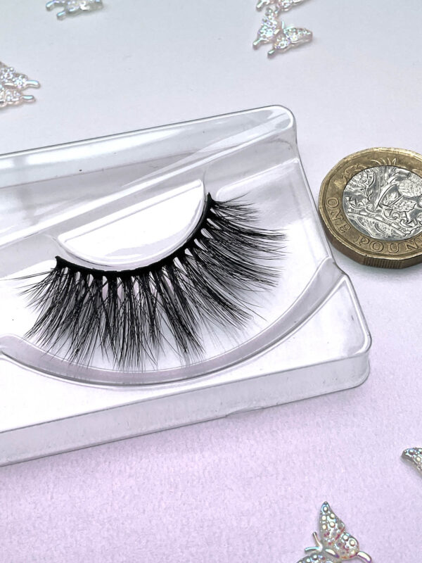 Madame Vegan False Lashes - Image 6