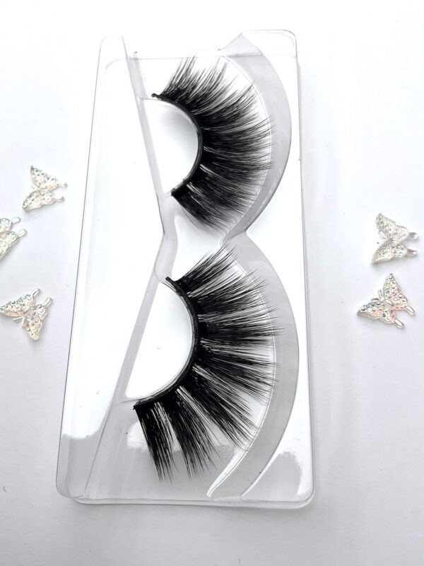 Sasha Black False Lashes 15mm - Image 4